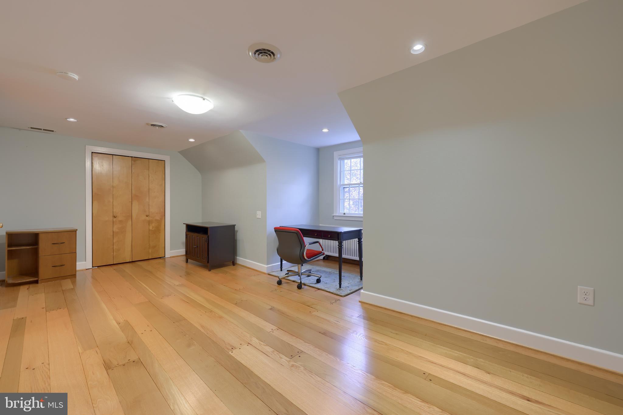 SCHOOL LANE HILLS - Residential