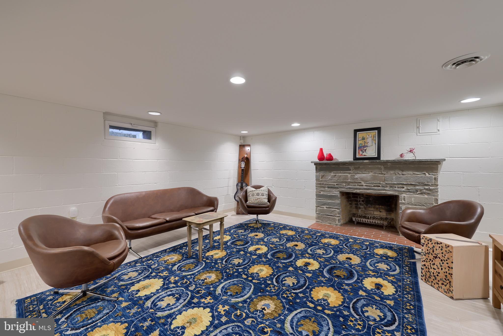 SCHOOL LANE HILLS - Residential