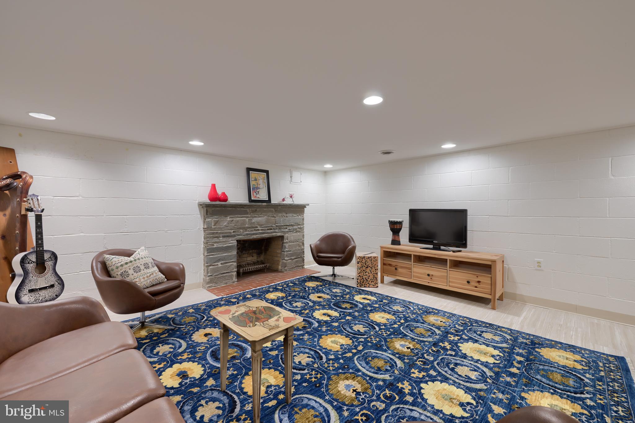 SCHOOL LANE HILLS - Residential