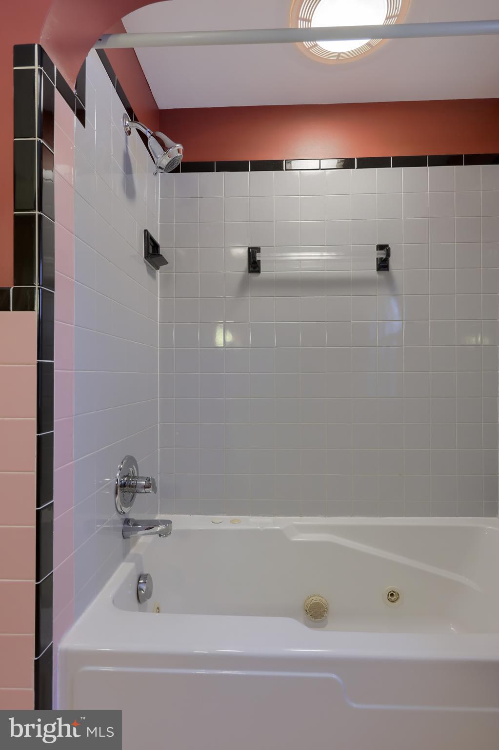 SCHOOL LANE HILLS - Residential