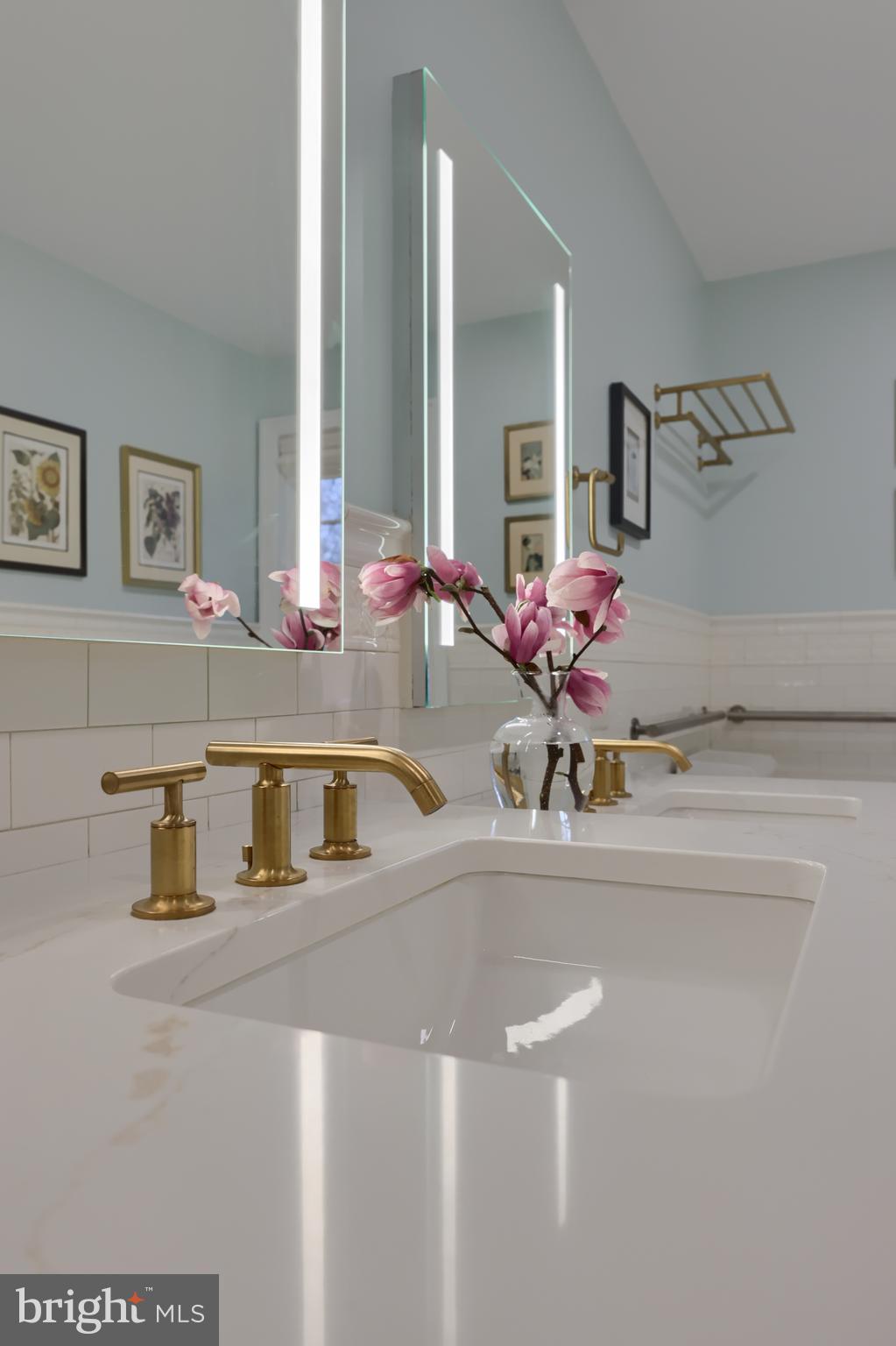 SCHOOL LANE HILLS - Residential