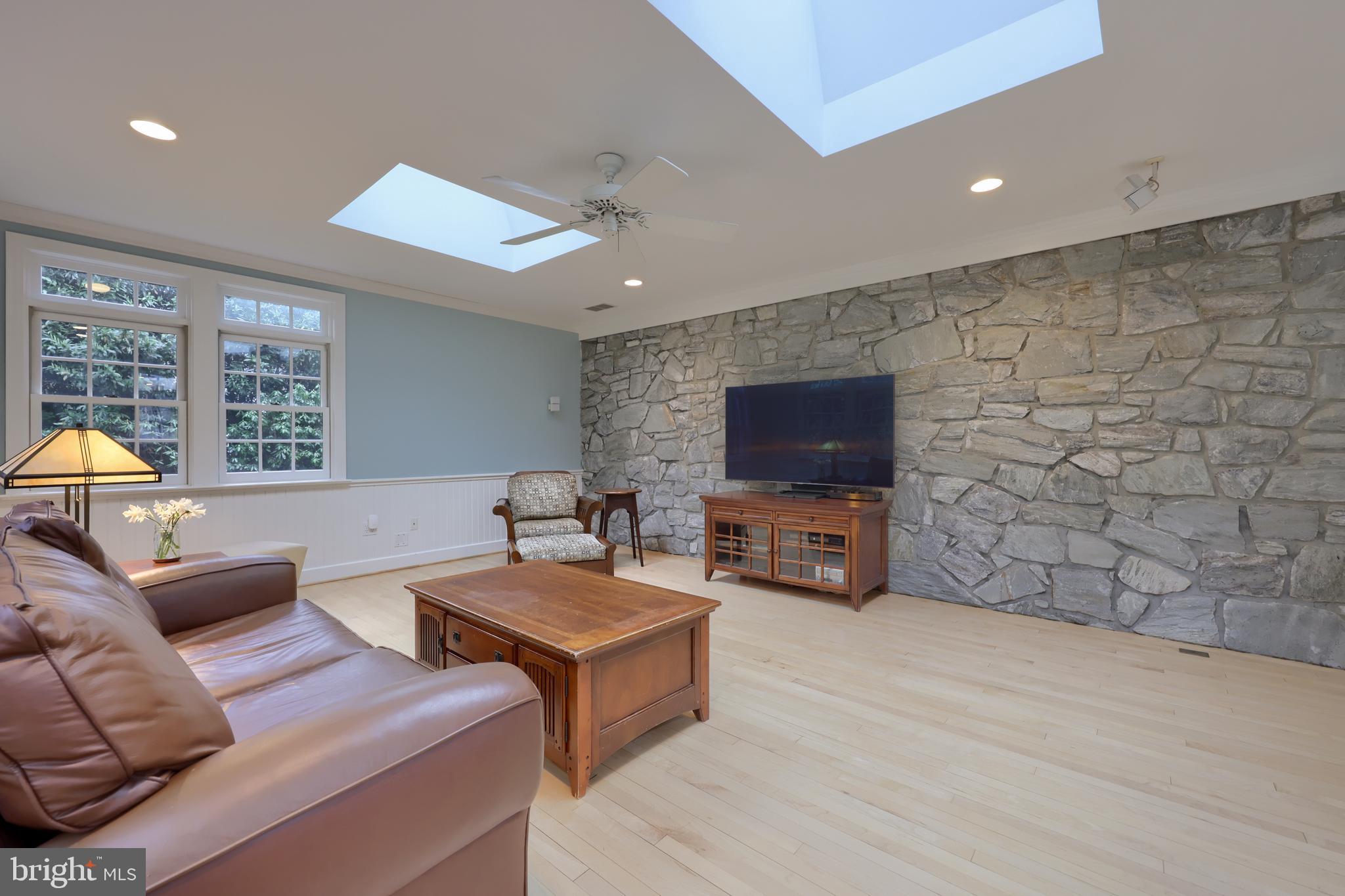 SCHOOL LANE HILLS - Residential