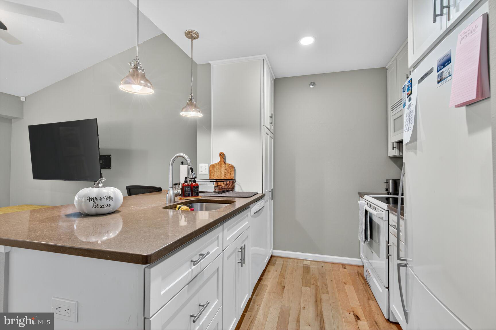 3307 WYNDHAM CIRCLE 4165