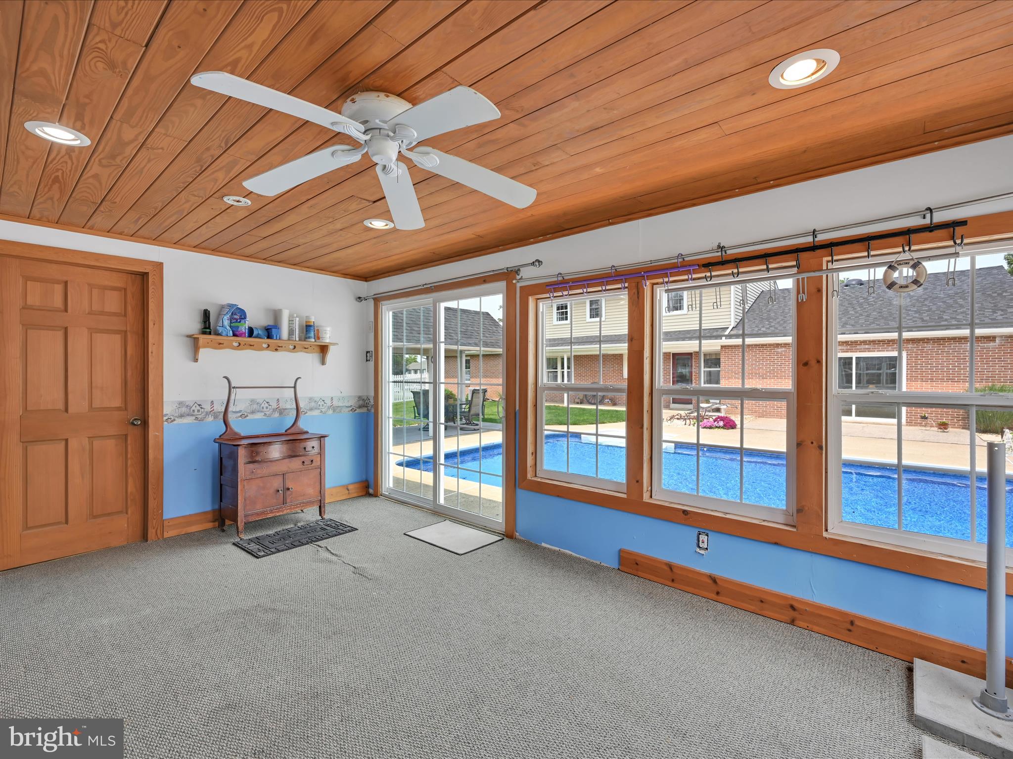 HI VIEW ESTATES - Residential