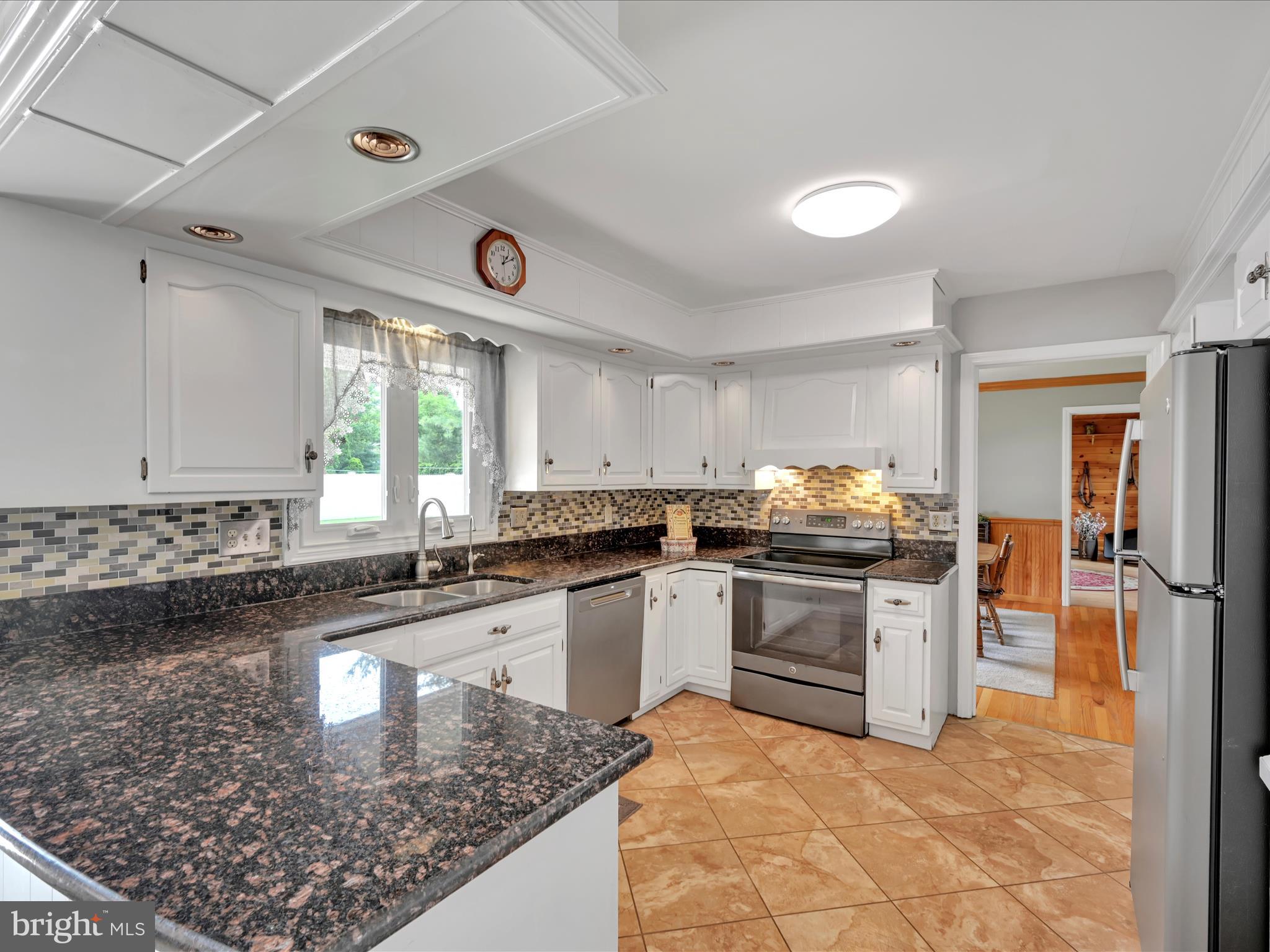 HI VIEW ESTATES - Residential