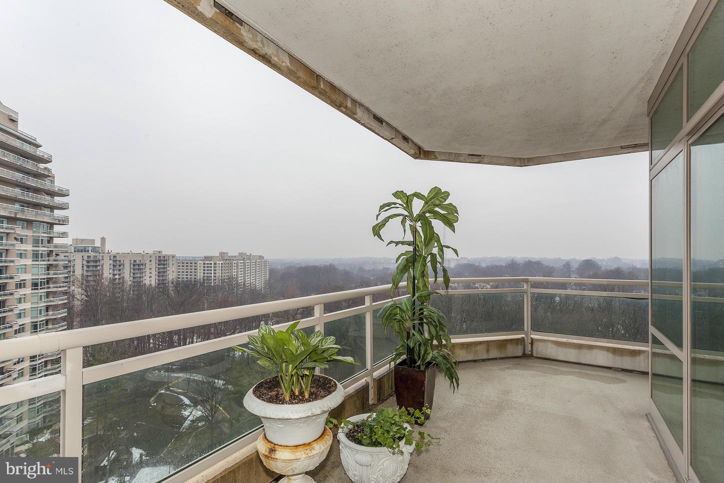 SOMERSET HOUSE CONDOS - Residential