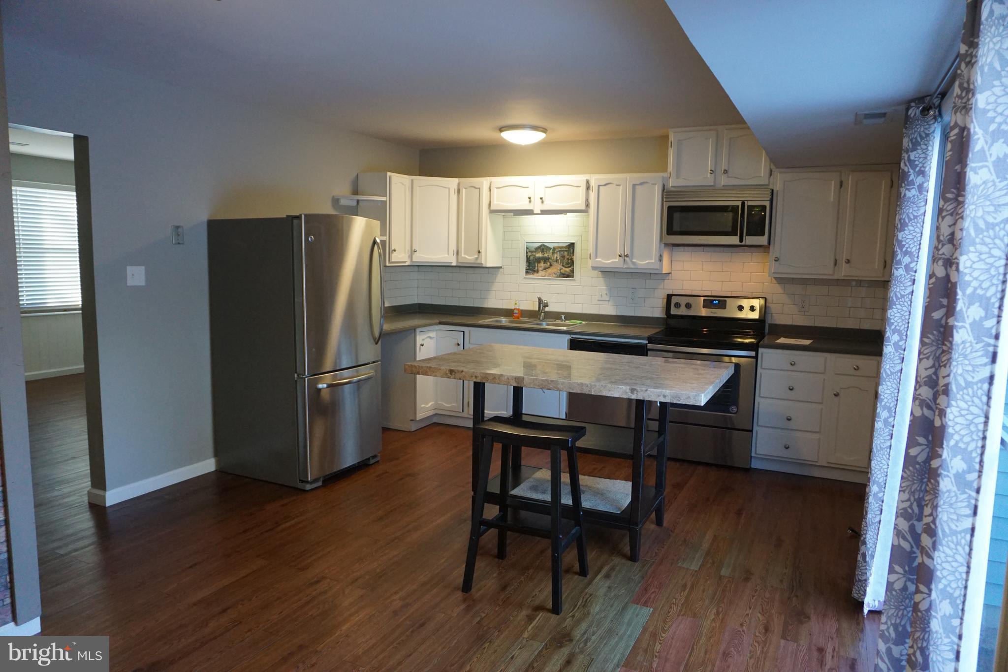 BREEZEWOOD FOREST EAST - Residential Lease