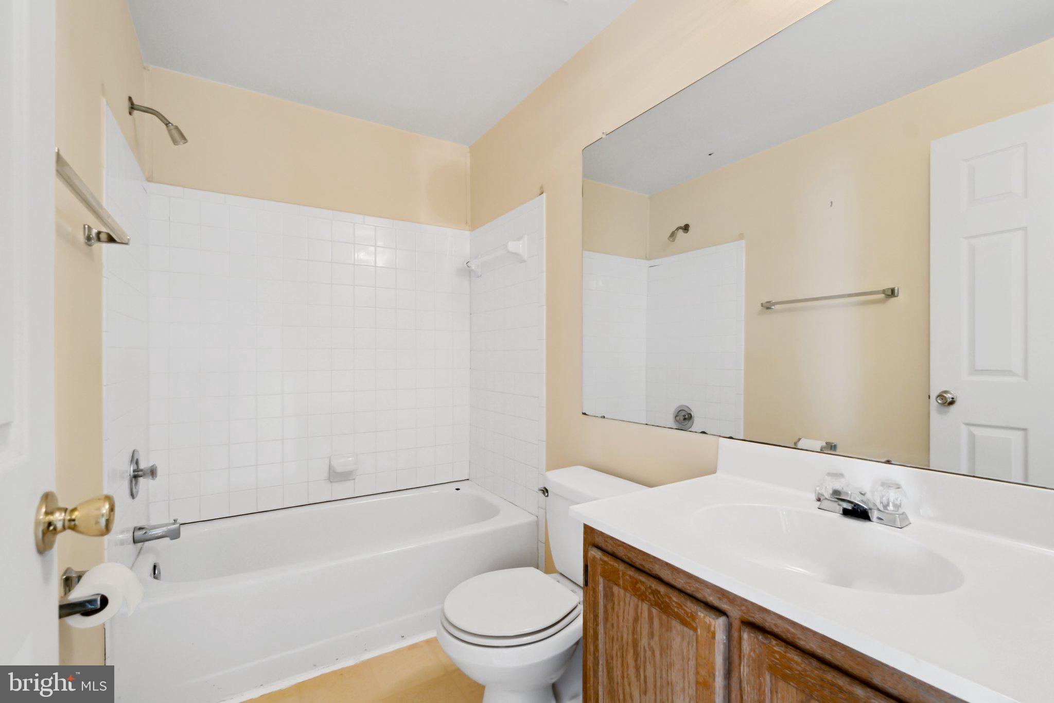 LAKE HALLOWELL - Residential