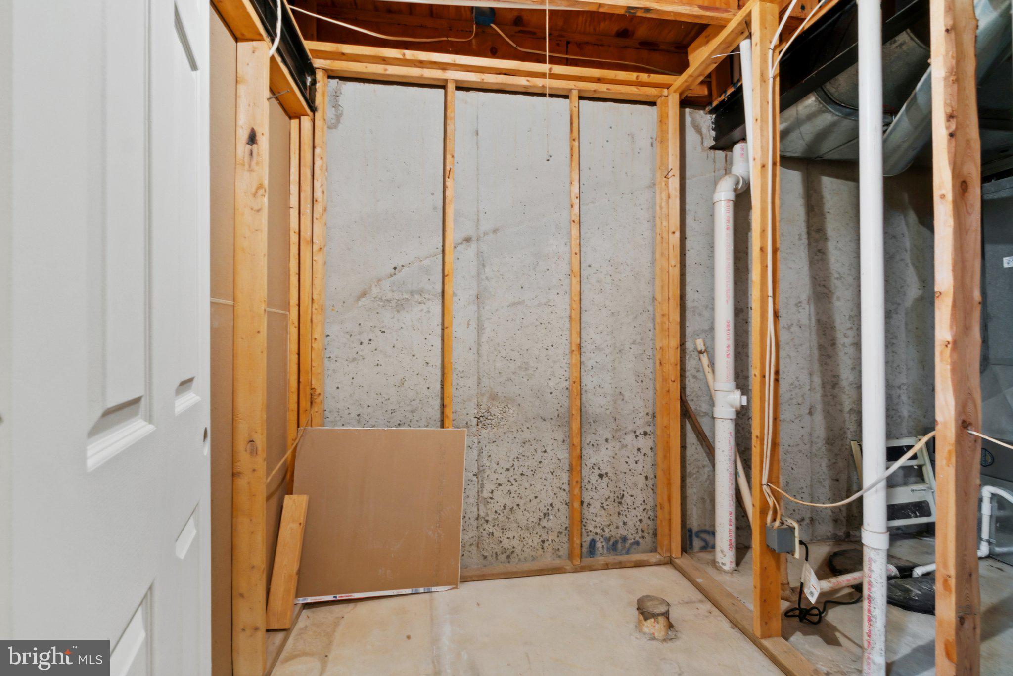 LAKE HALLOWELL - Residential