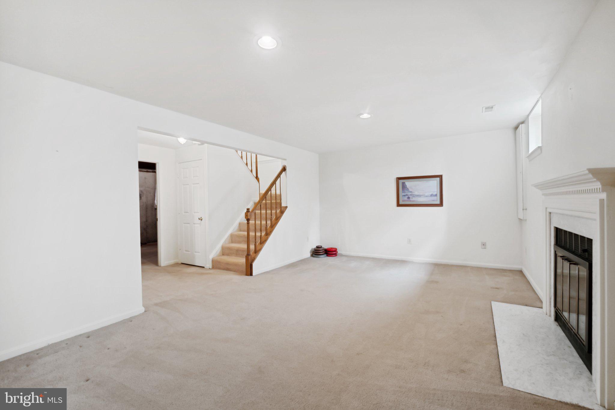 LAKE HALLOWELL - Residential