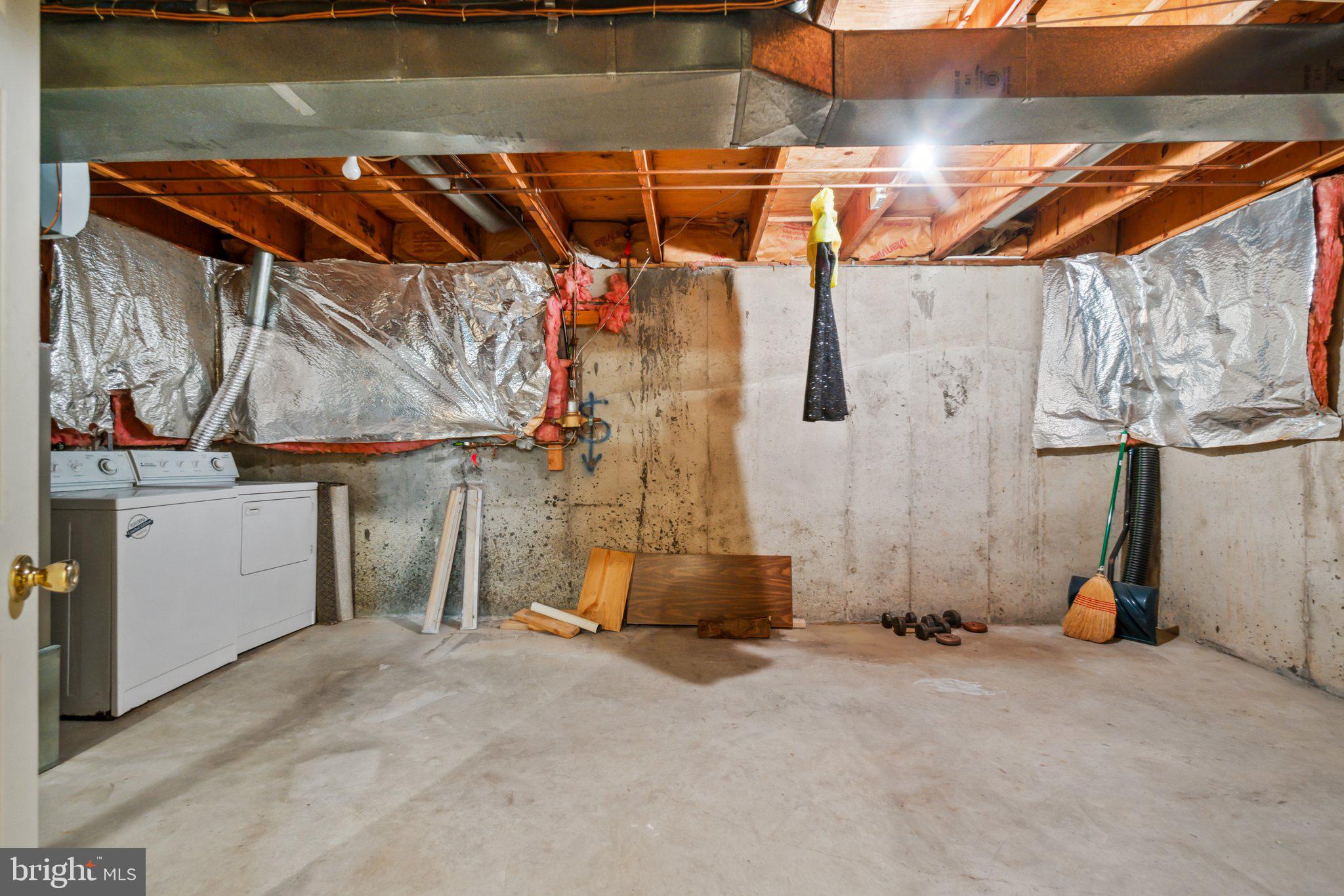 LAKE HALLOWELL - Residential