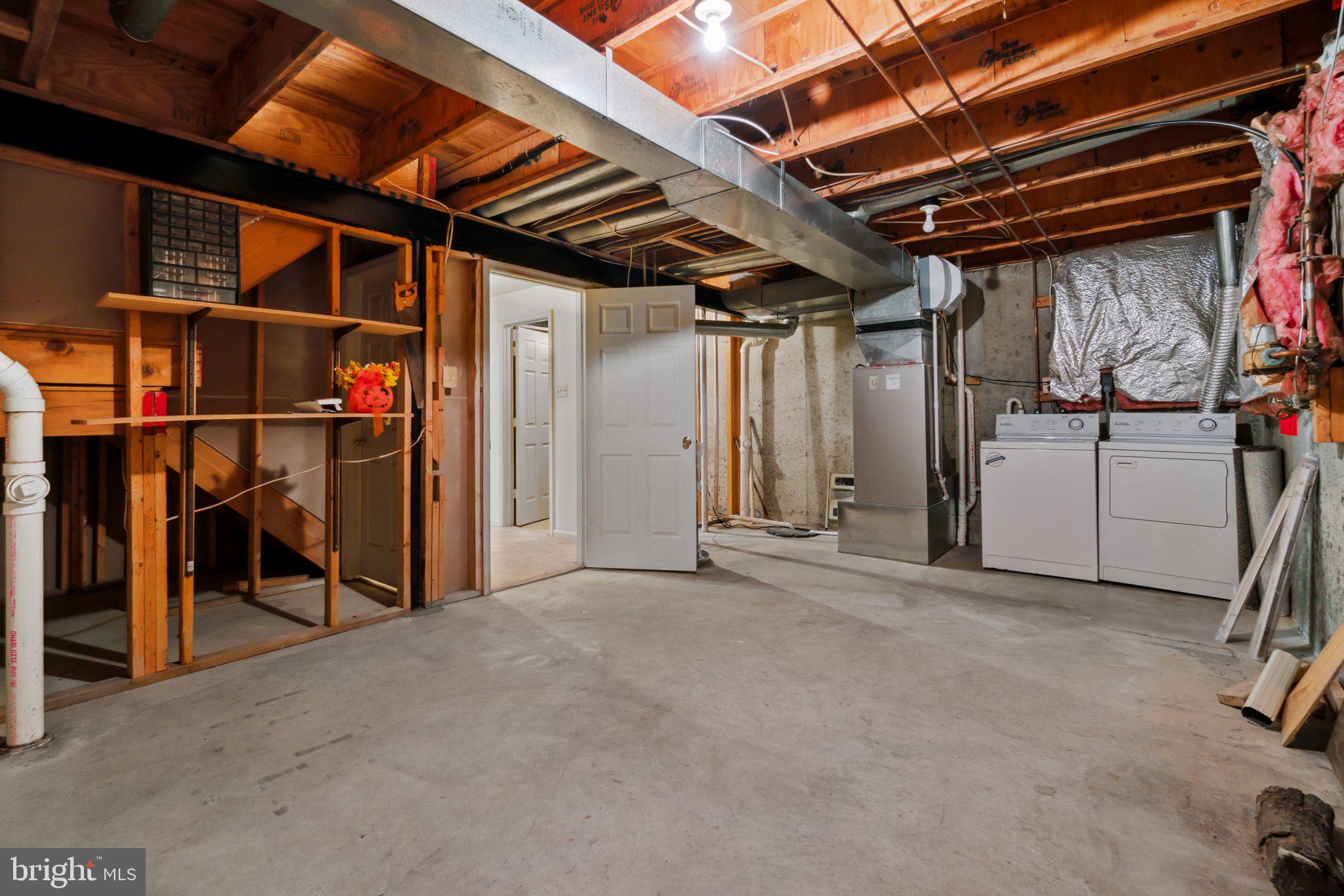 LAKE HALLOWELL - Residential