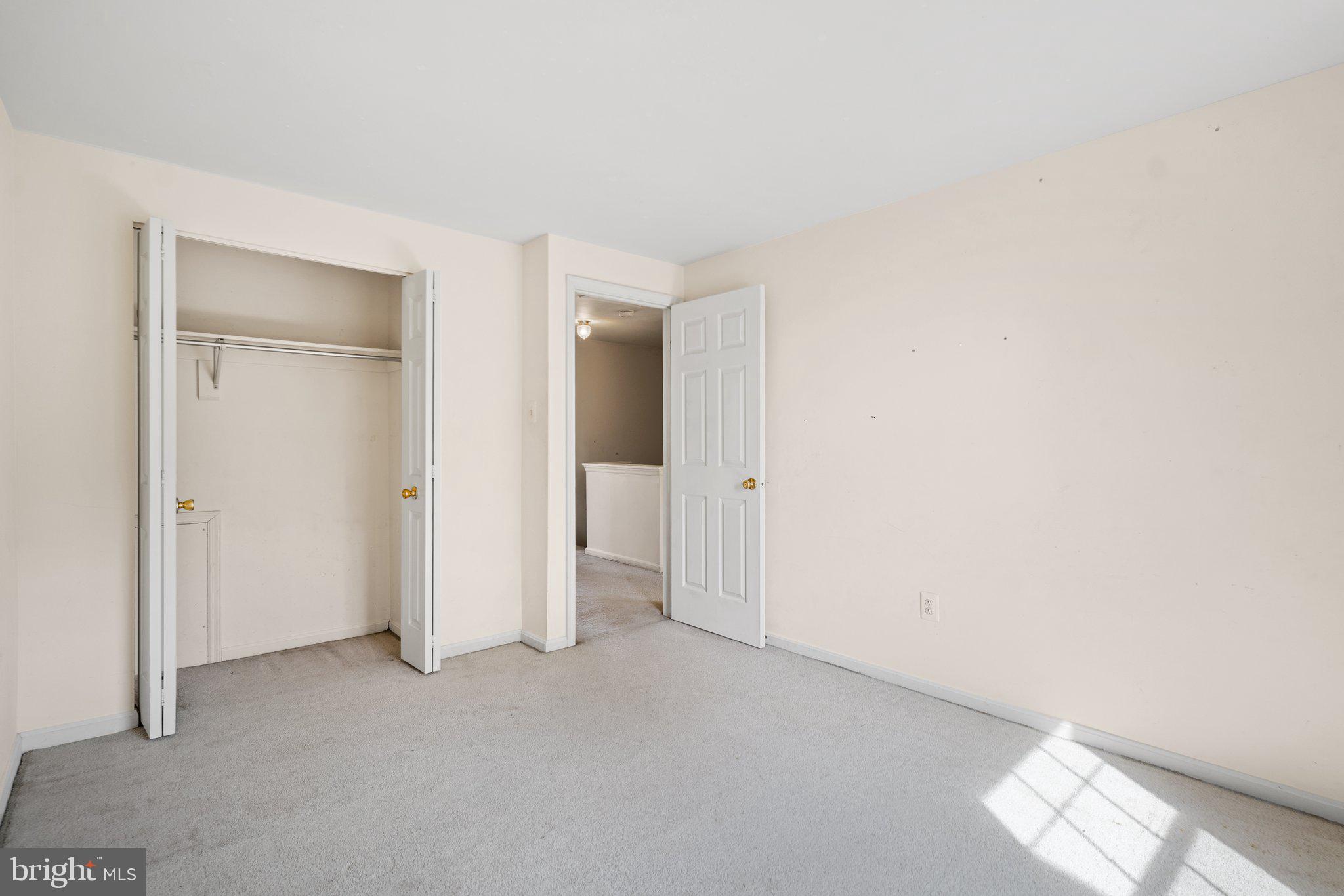 LAKE HALLOWELL - Residential