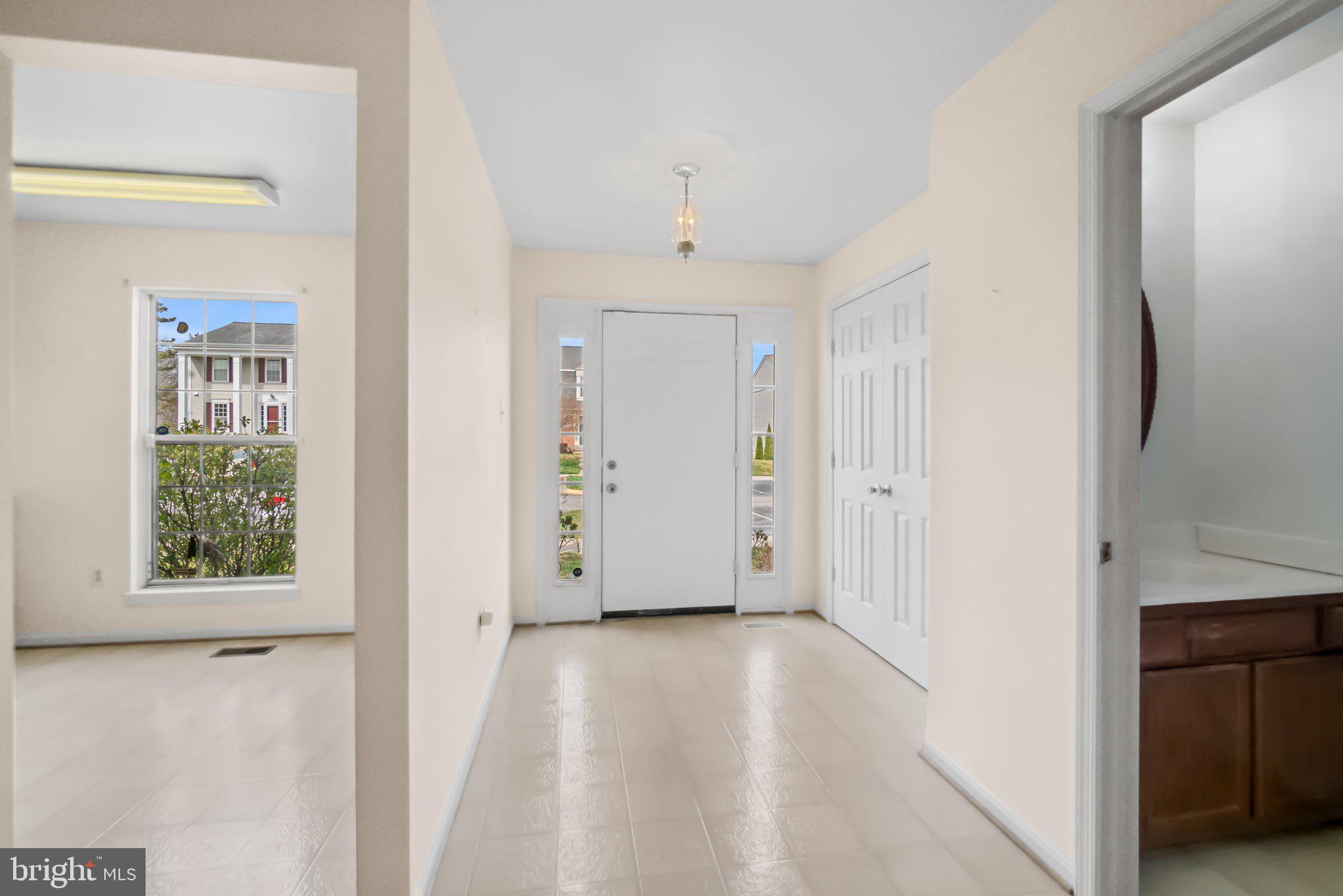 LAKE HALLOWELL - Residential