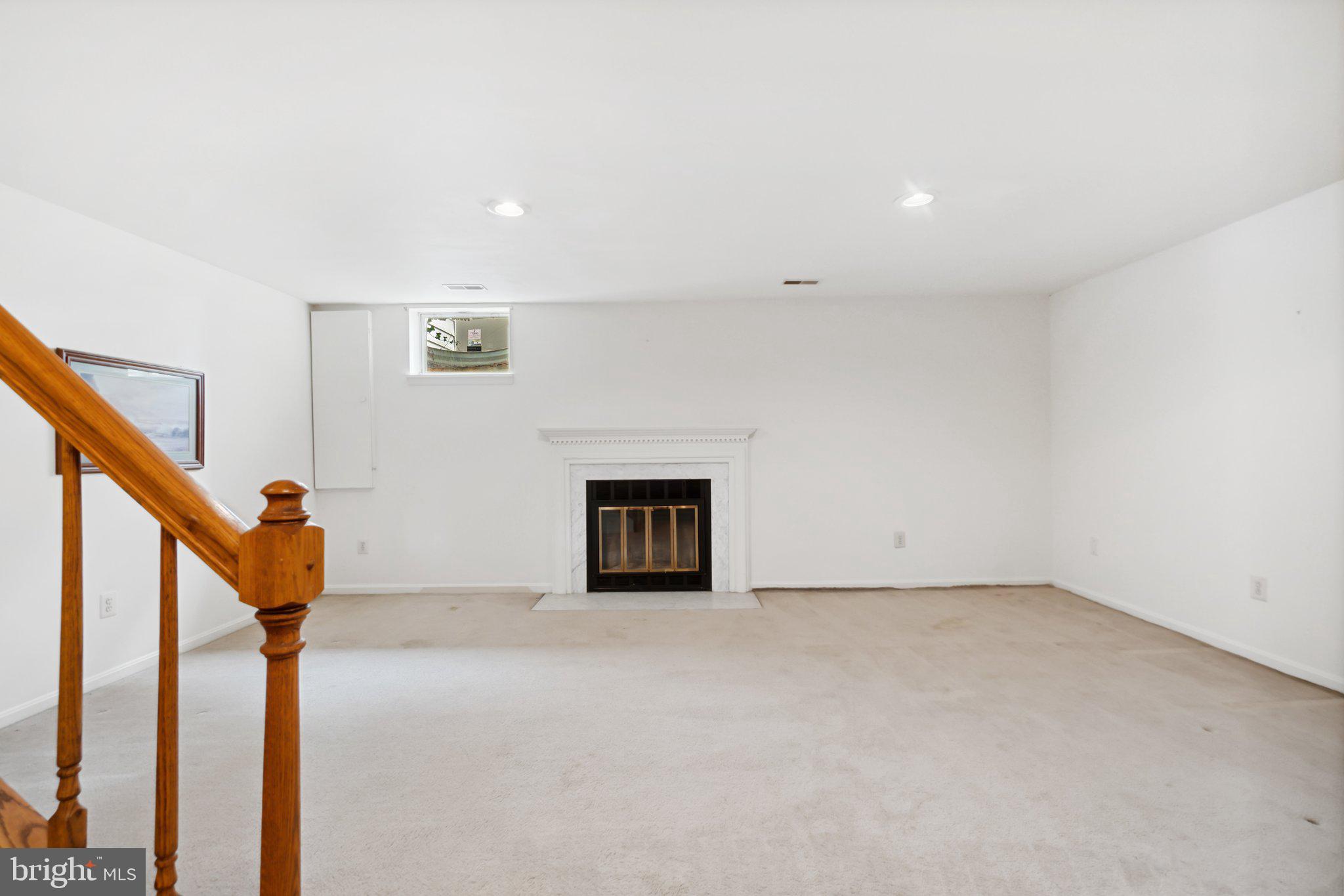 LAKE HALLOWELL - Residential