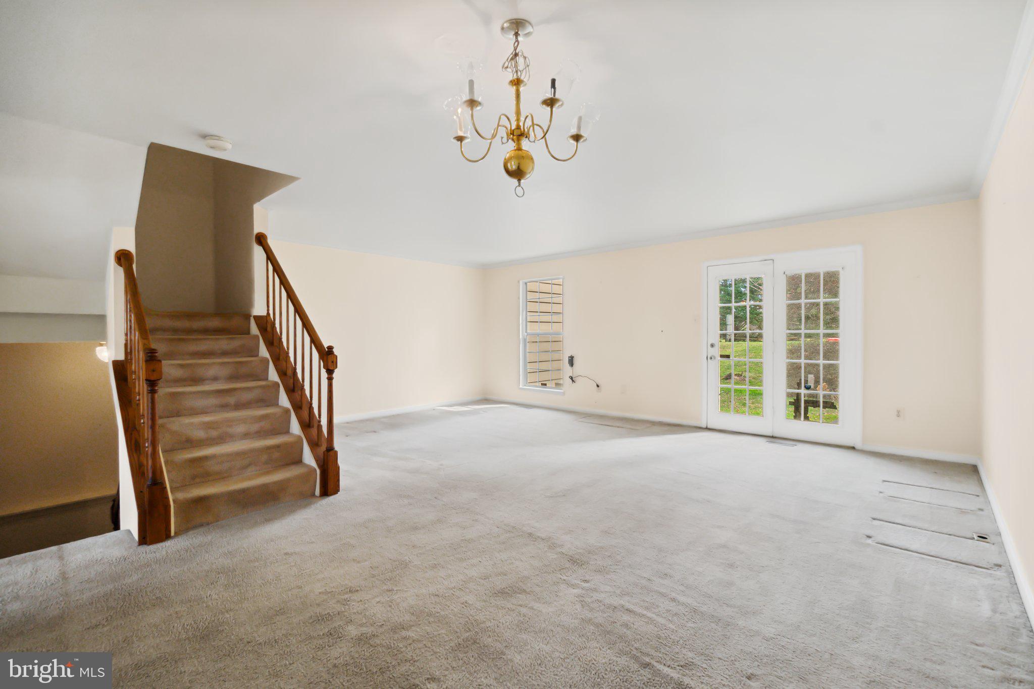 LAKE HALLOWELL - Residential