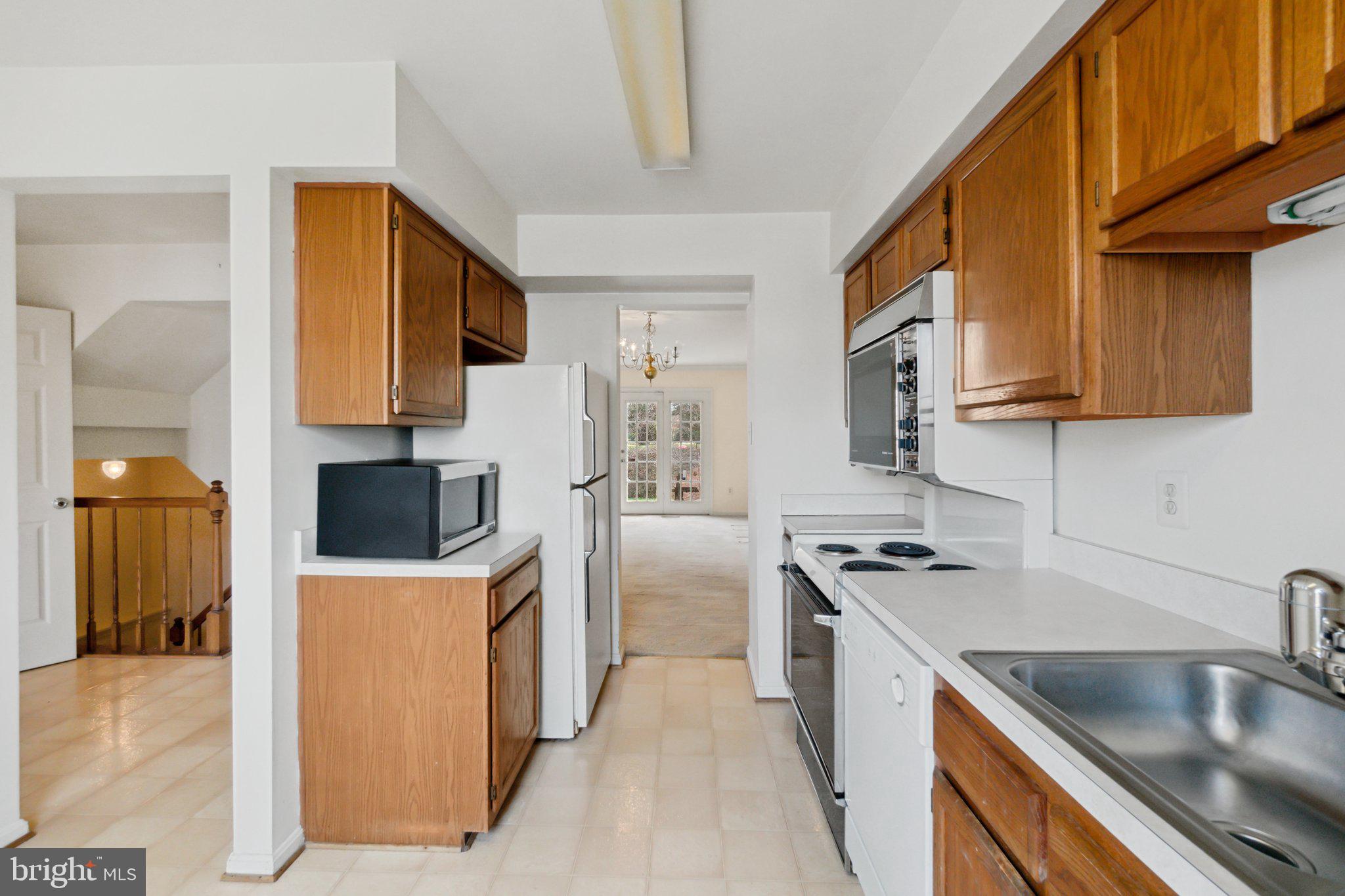 LAKE HALLOWELL - Residential