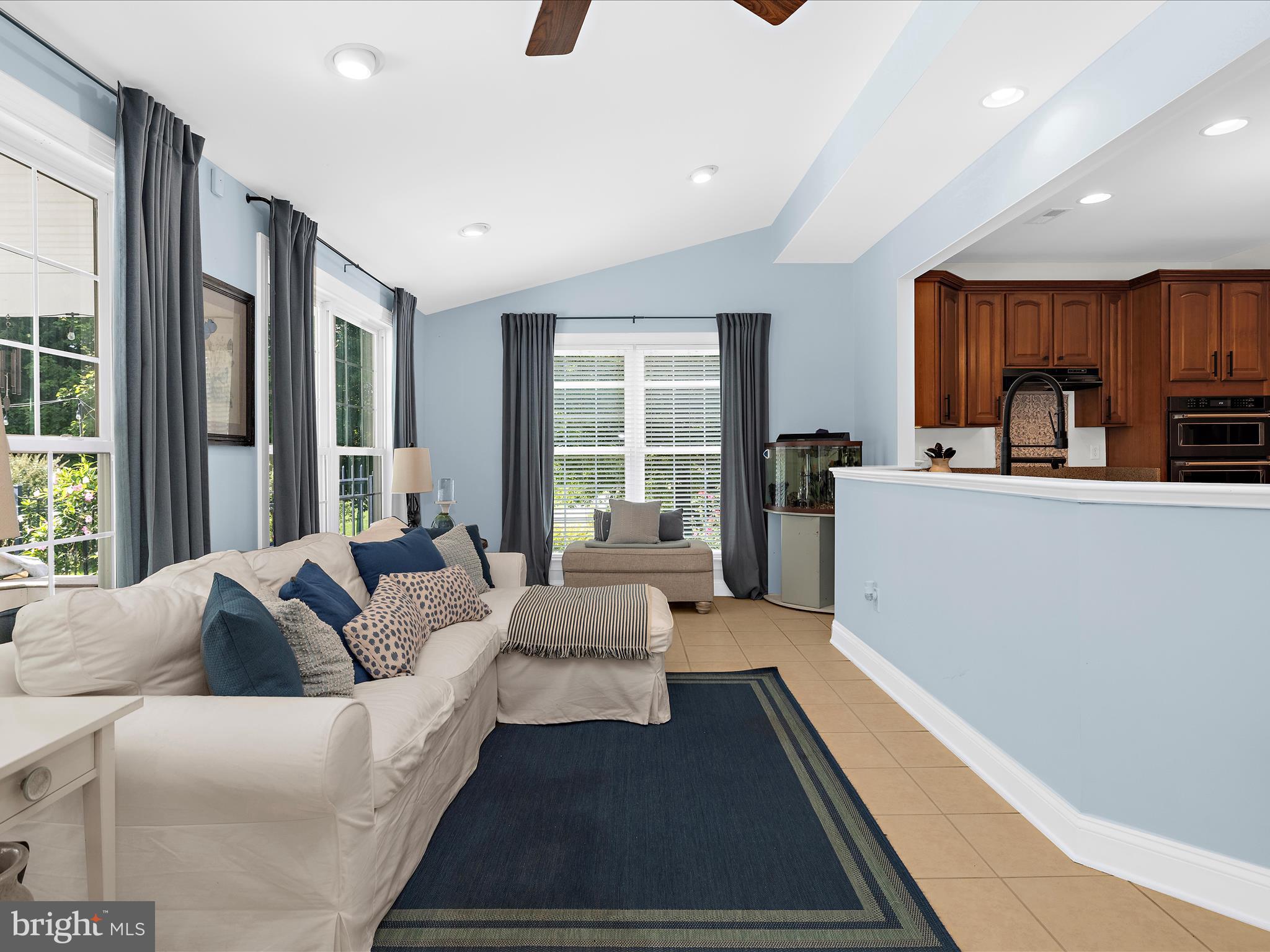 COMPASS POINTE - Residential