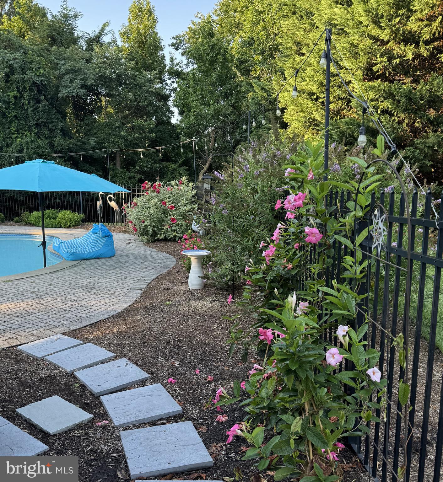 COMPASS POINTE - Residential