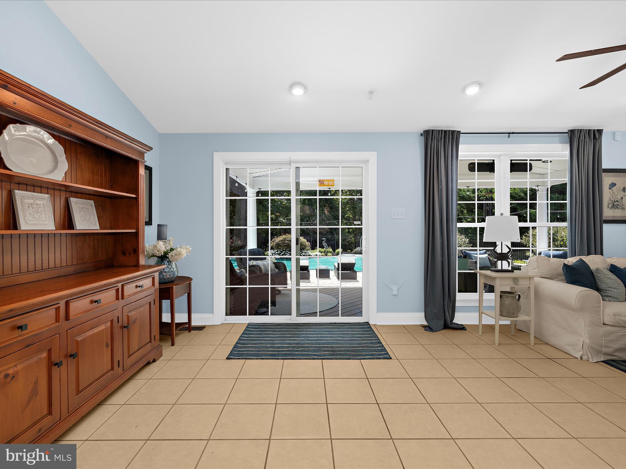 COMPASS POINTE - Residential