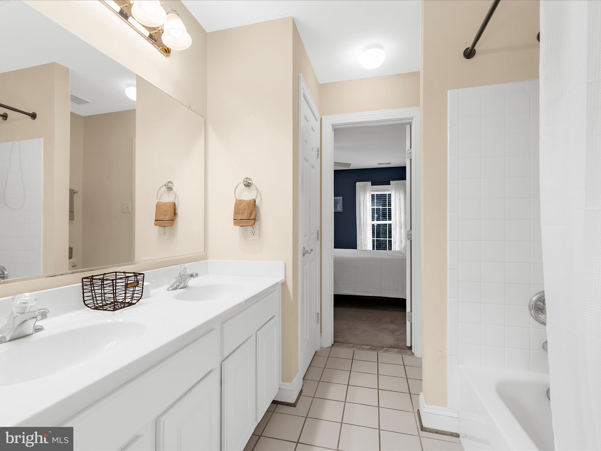 COMPASS POINTE - Residential