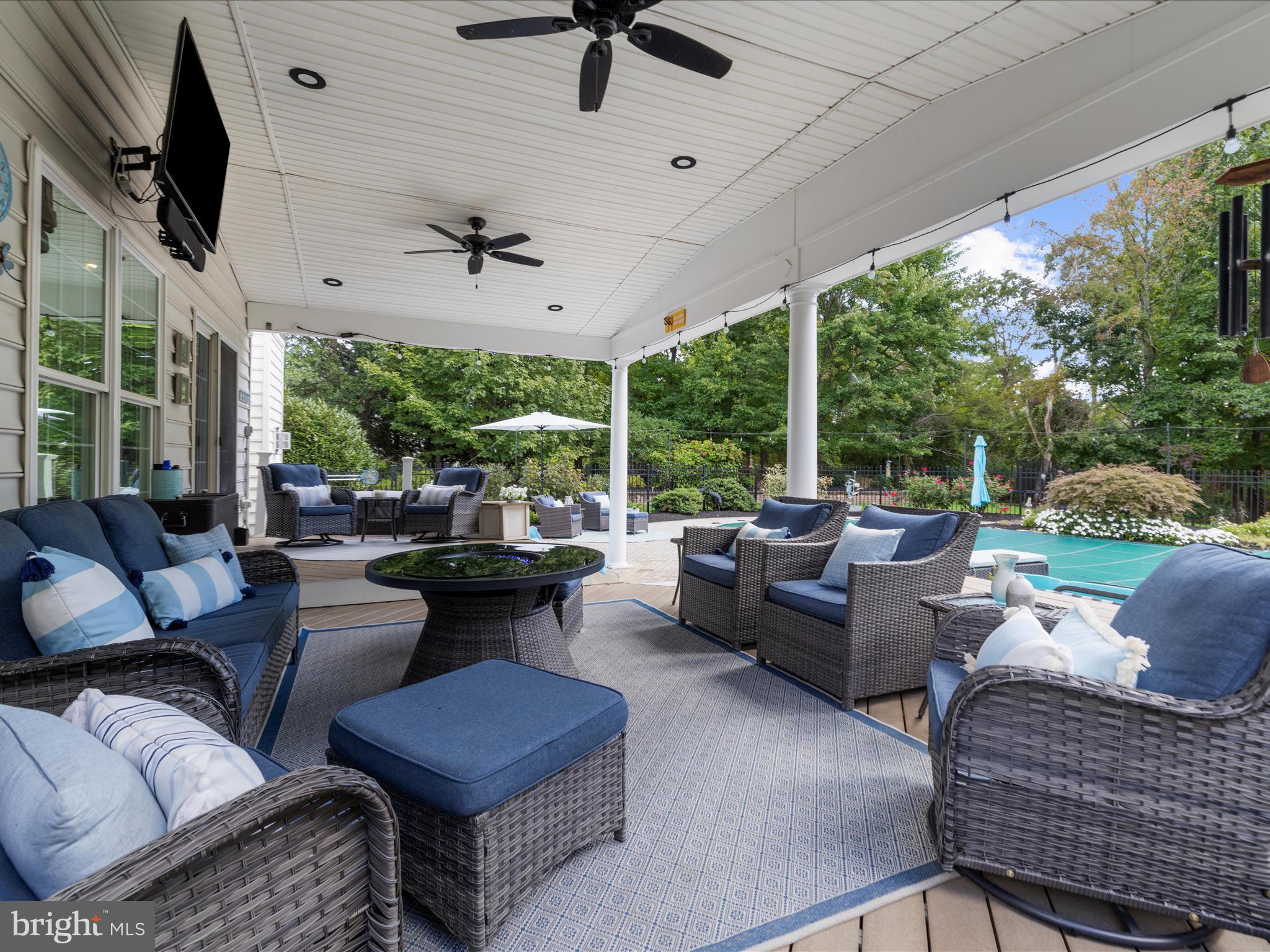 COMPASS POINTE - Residential