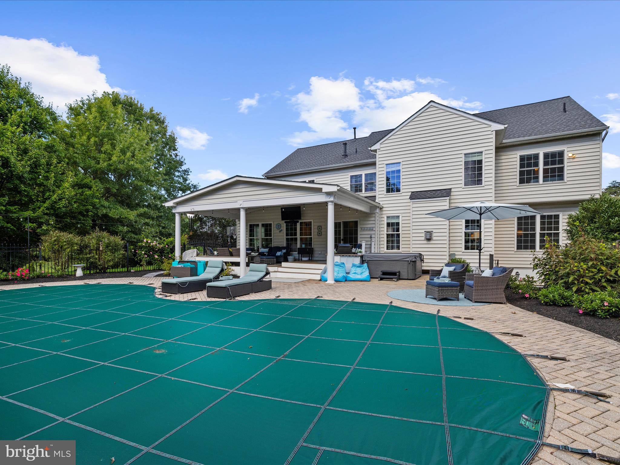 COMPASS POINTE - Residential