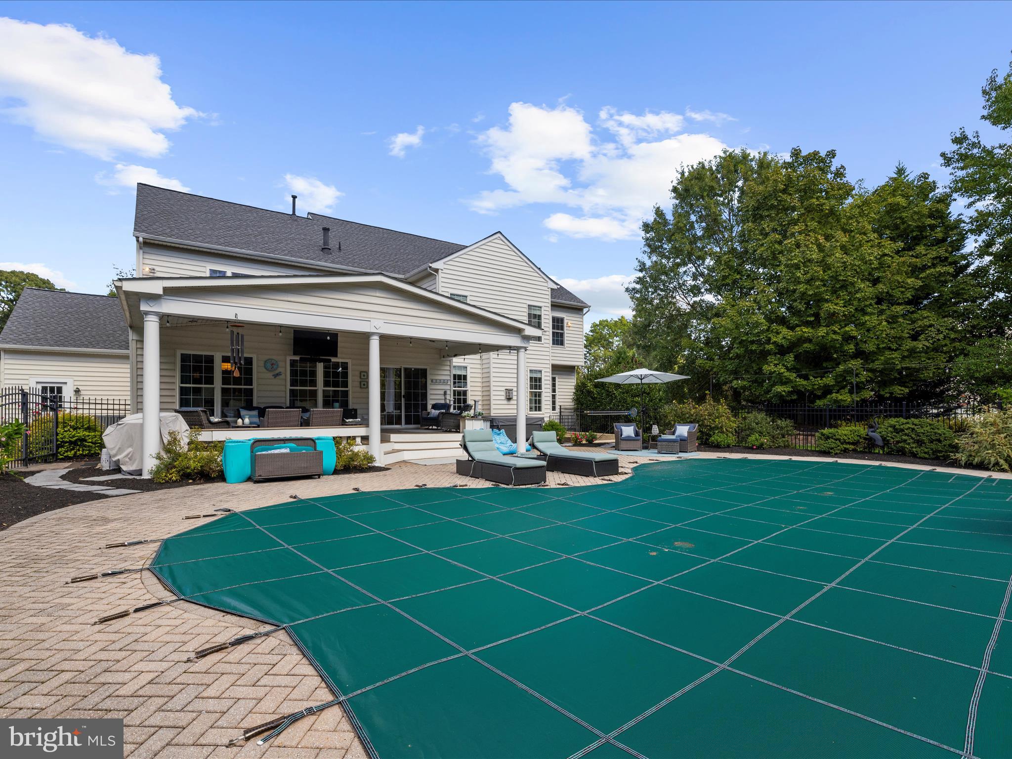 COMPASS POINTE - Residential