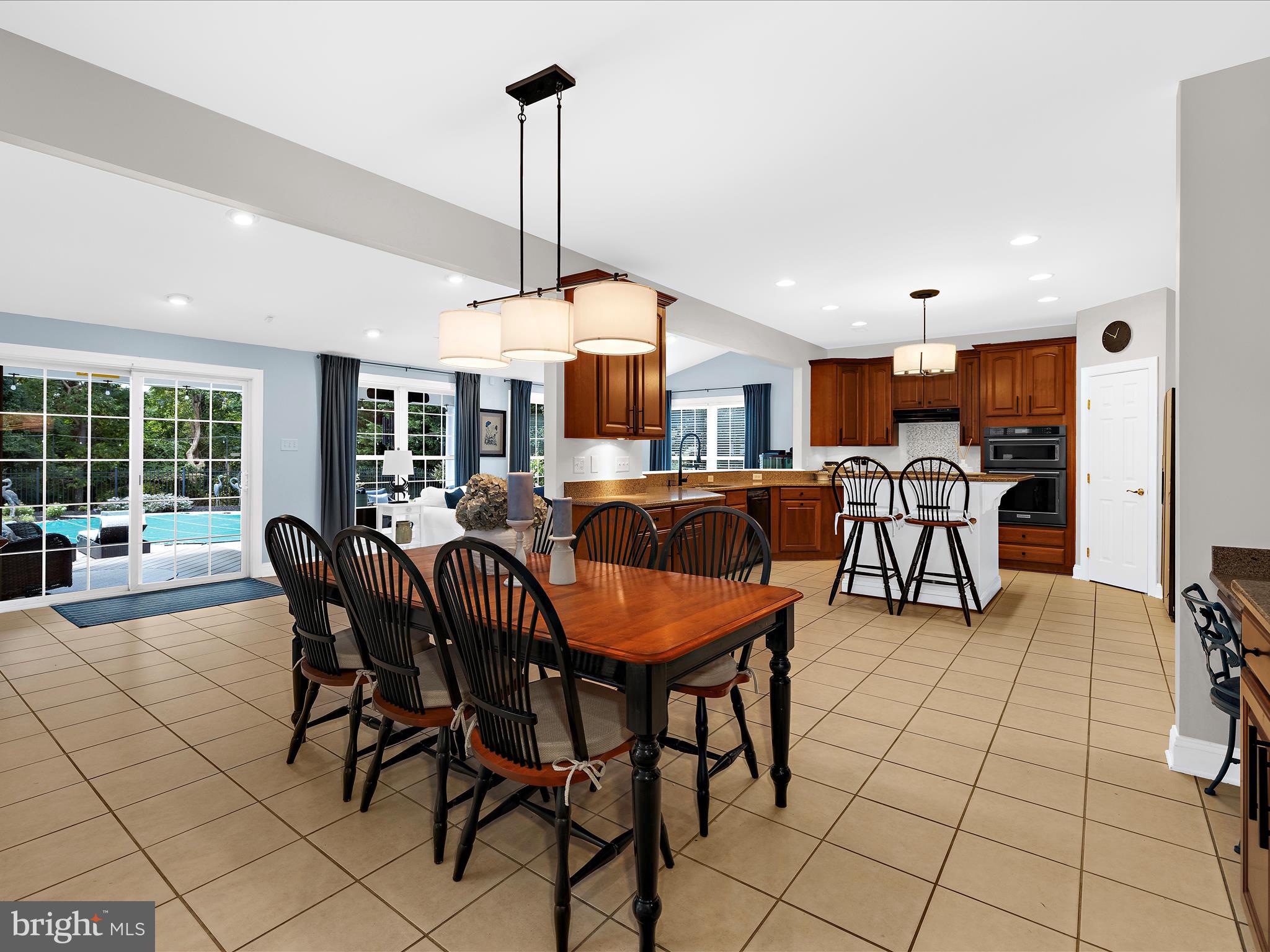 COMPASS POINTE - Residential