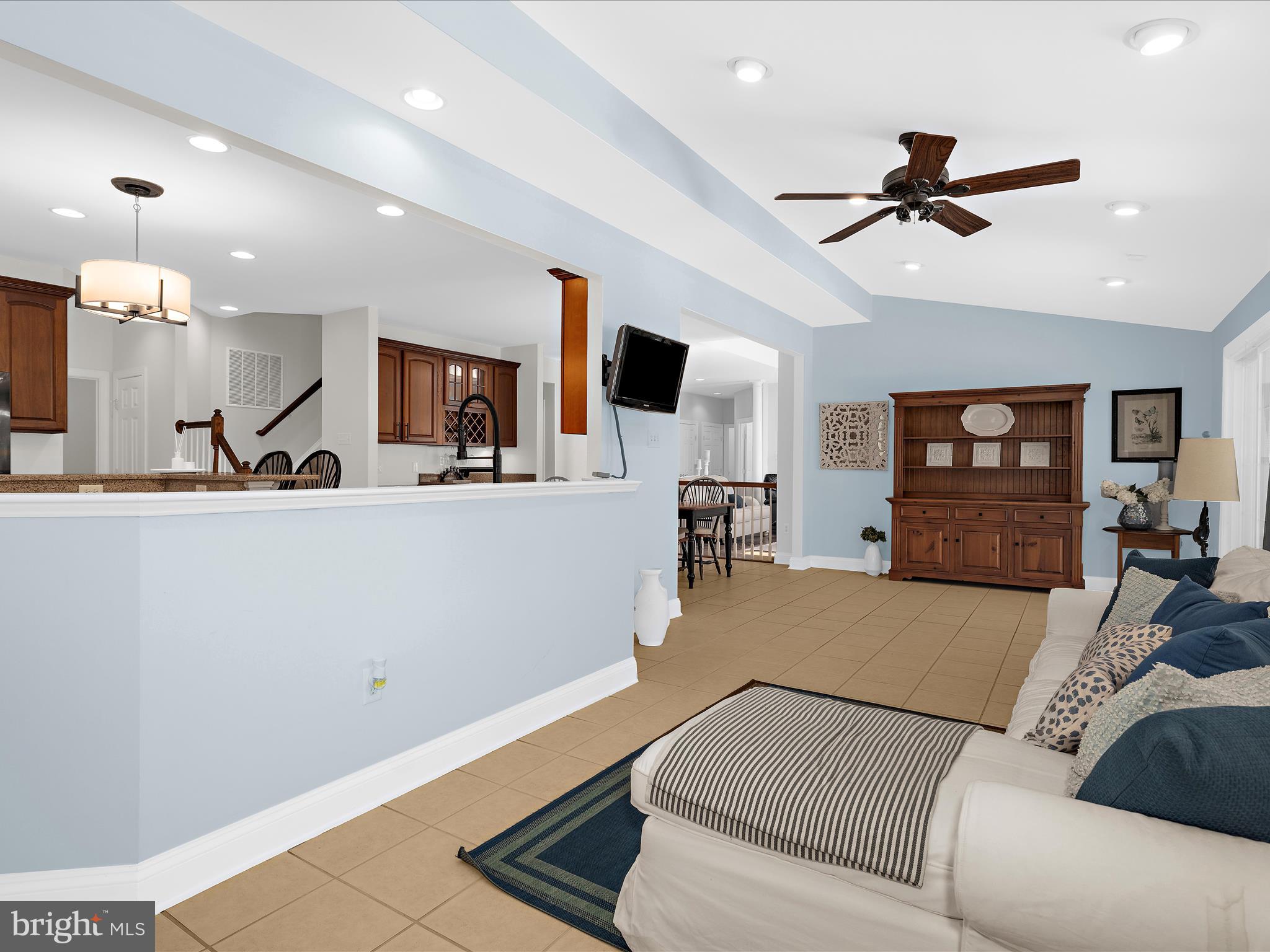 COMPASS POINTE - Residential