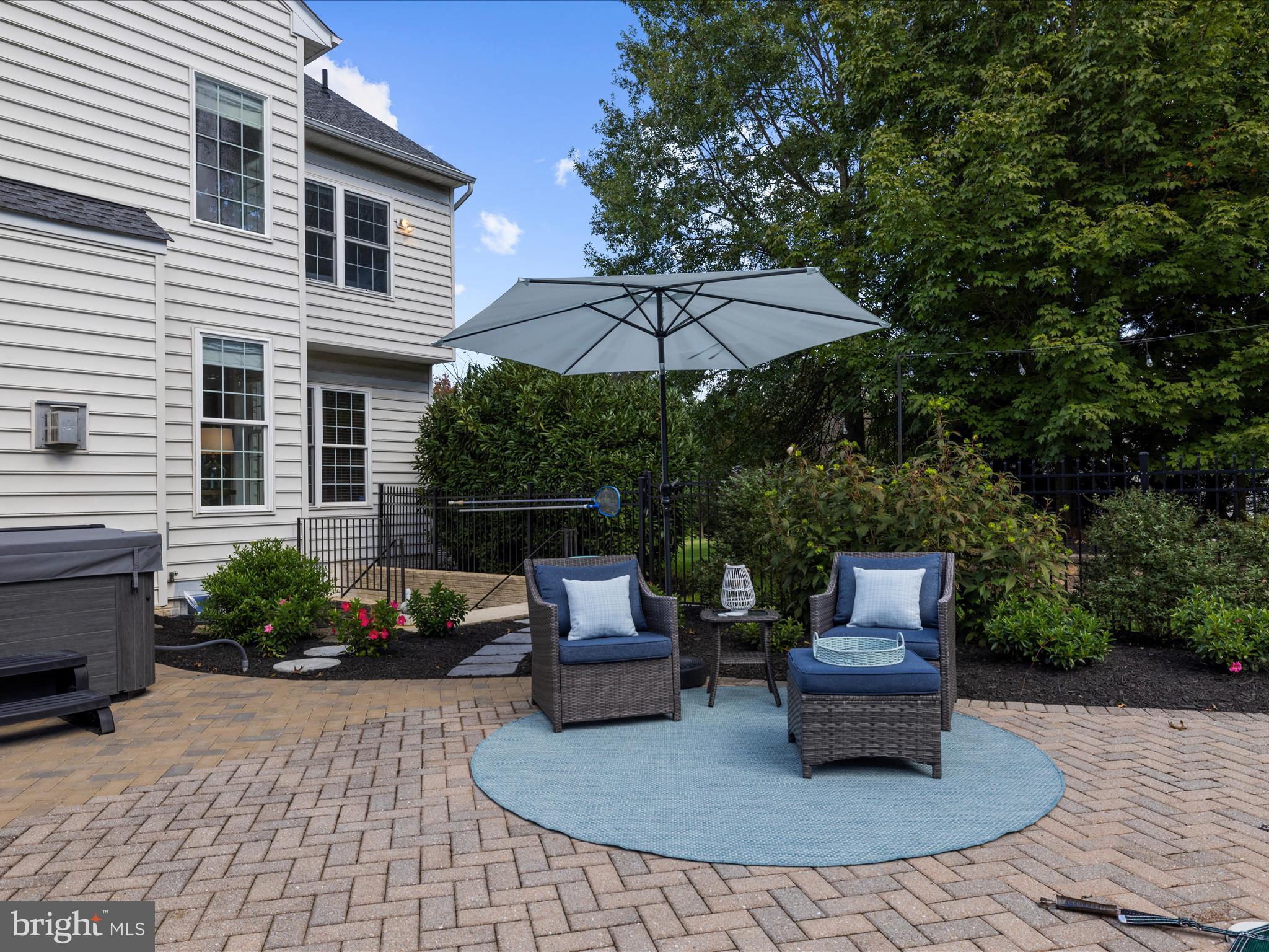 COMPASS POINTE - Residential