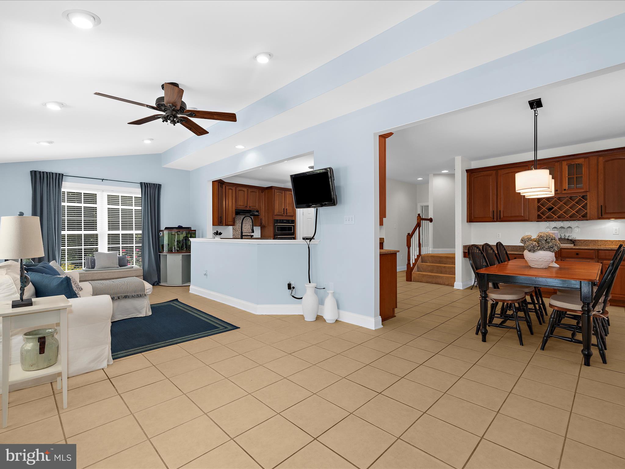 COMPASS POINTE - Residential