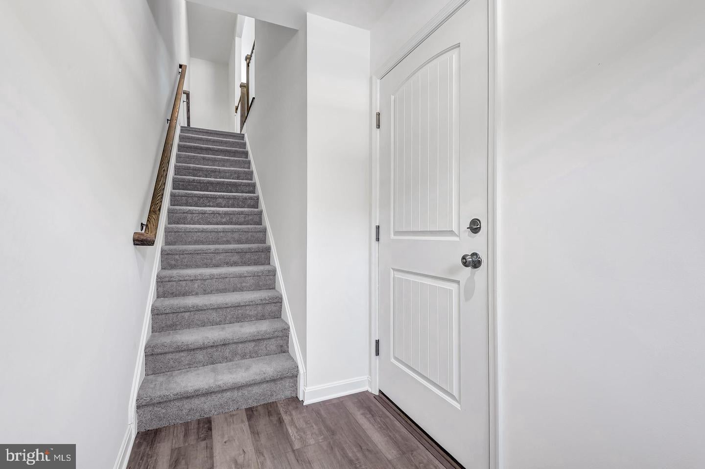 720 BUR OAK COURT