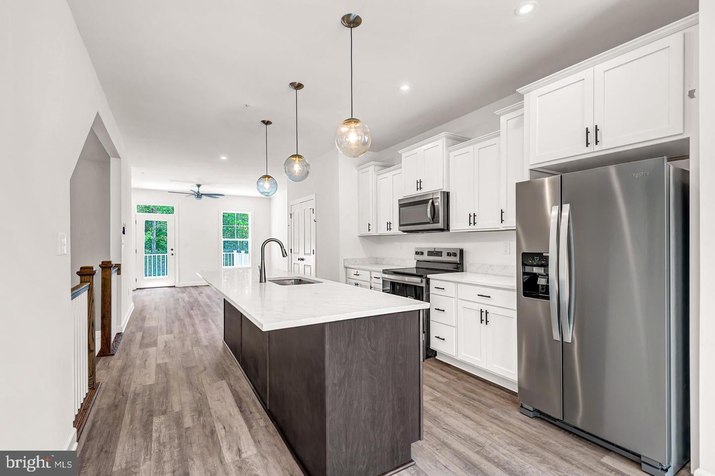 720 BUR OAK COURT