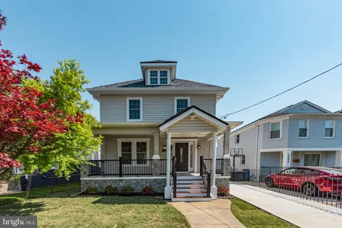 MLS: VAAR2056232