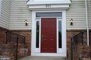 Great unit! Only a few stairs! Close to shopping and major roads! Window treatments! Granite counters in kitchen! Lovely area and lots of parking!
WE"RE BACK ON THE MARKET!