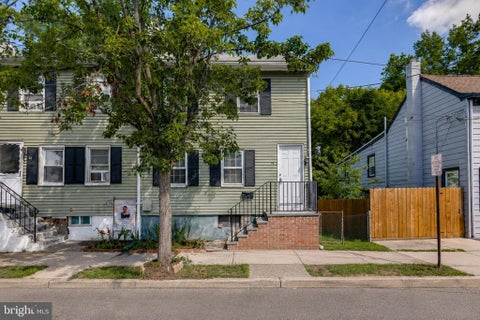 Townhouse For Sale - 77 Mary Street St<br/> BORDENTOWN, NJ 08505