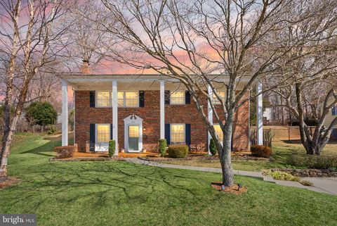 Photo of 4211 Nutwood Way, FAIRFAX, VA 22032 (MLS # VAFX2293154)