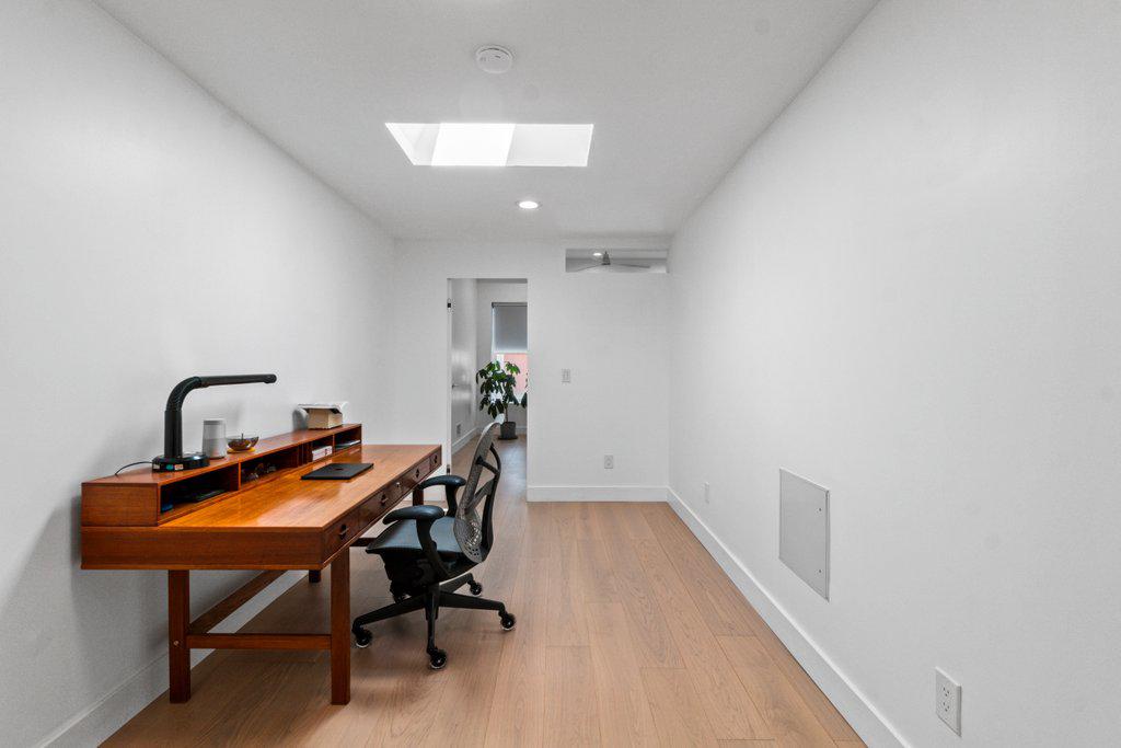 HIGHLANDTOWN - Commercial Sale