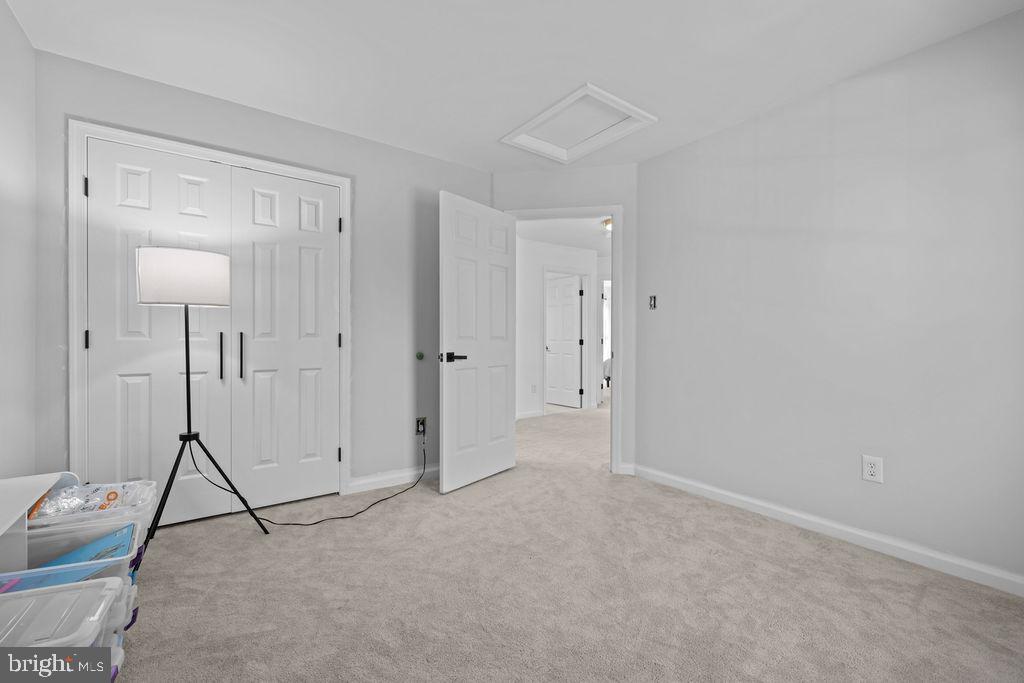 RIVER HILL - Residential