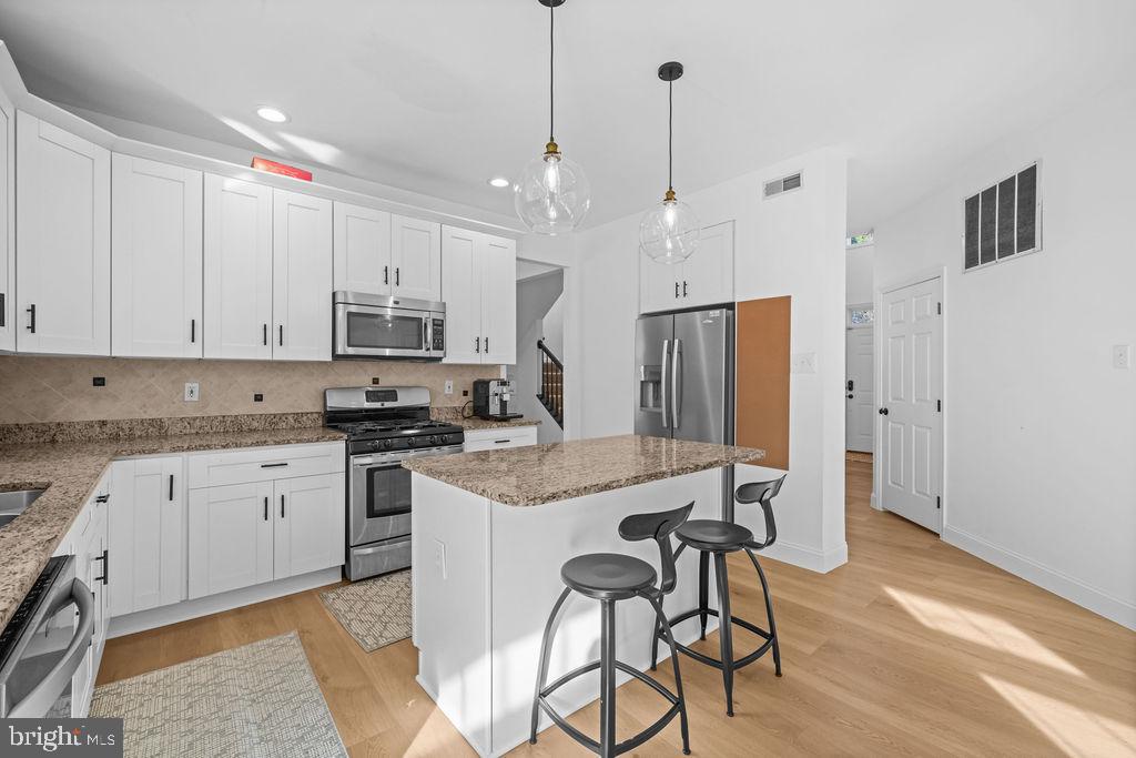 RIVER HILL - Residential