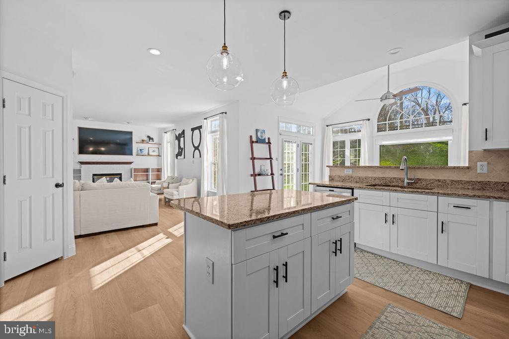 RIVER HILL - Residential