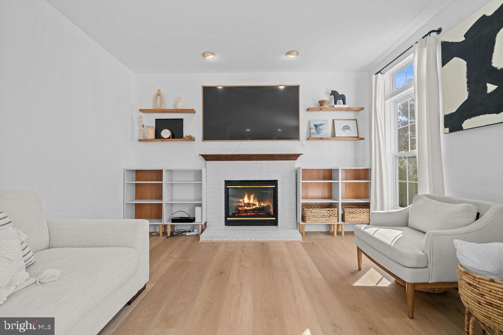 RIVER HILL - Residential