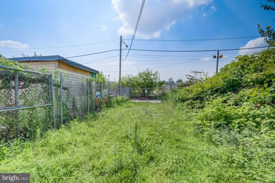 A 14x46 vacant lot in a hot area not too far from  2nd Street retail corridor. Zoned RSA5 - presenting possibilities development or additional parking.