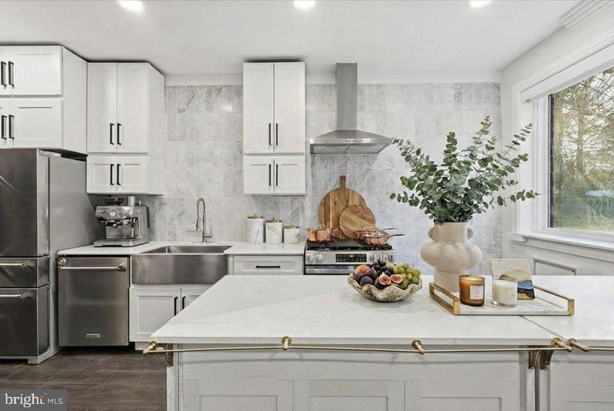 Priced To Sell Fast! Sought After Updated Ground Floor Condo, Spacious Kitchen with QUARTZ Counters, Stainless Steel Appliances, Tile Backsplash, Spacious Bedroom, Washer and Dryer in Unit, Assigned Covered Parking Space #26, Water and Gas Included in COA Fee, Fitness Center, Rooftop Deck, Much More!! Close to Old Town Alexandria, Schools, Shopping, and Commuter Routes.