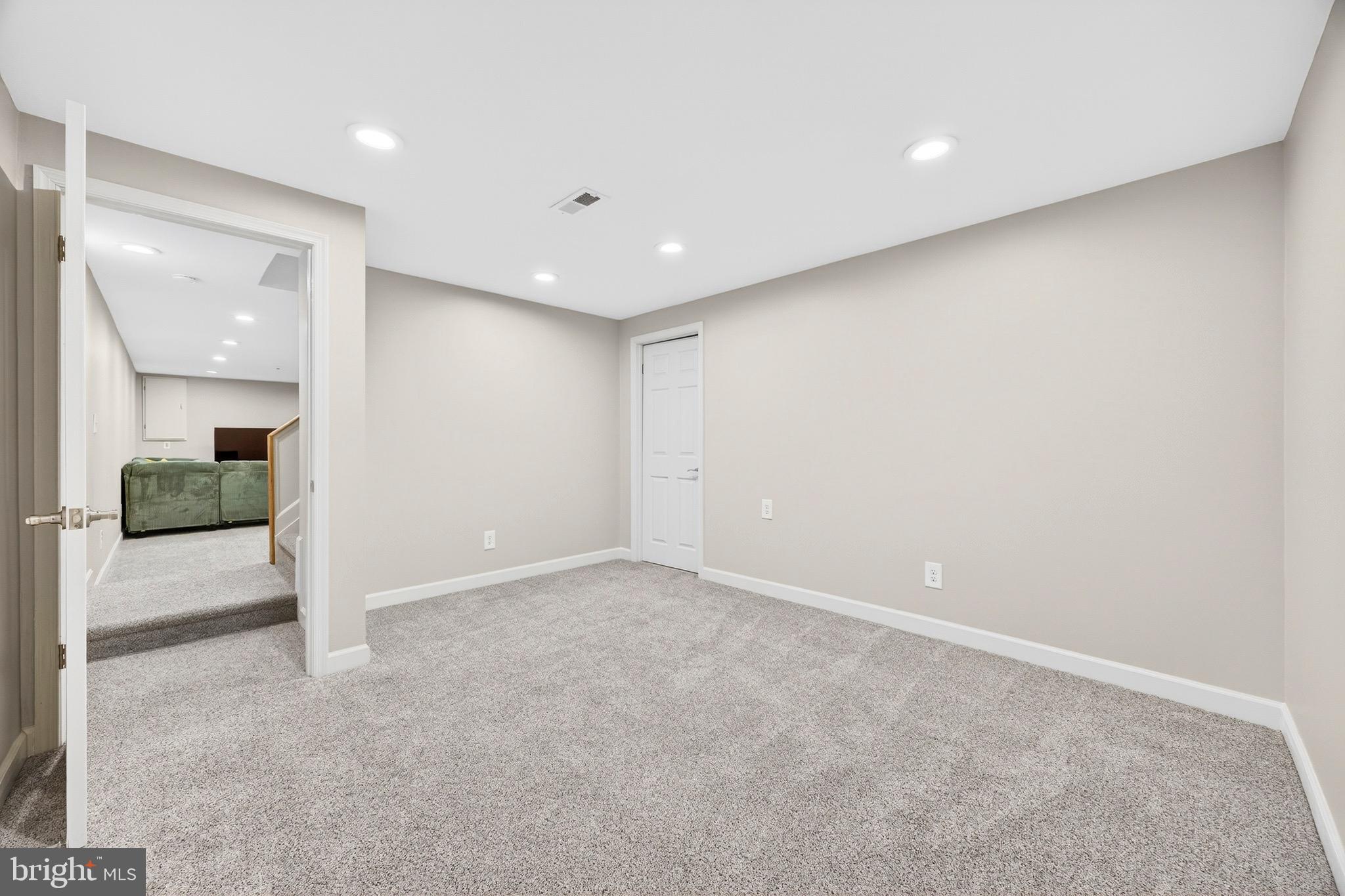 LONG REACH - Residential