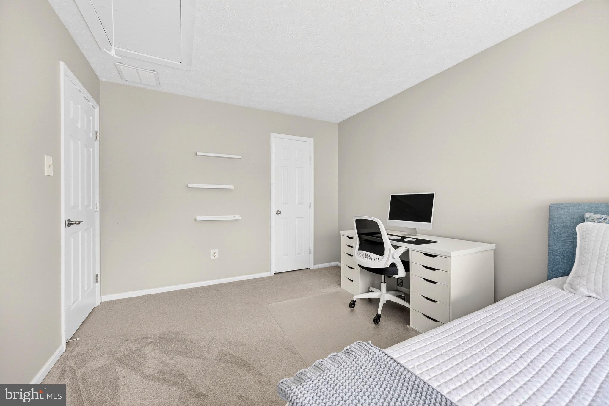 LONG REACH - Residential