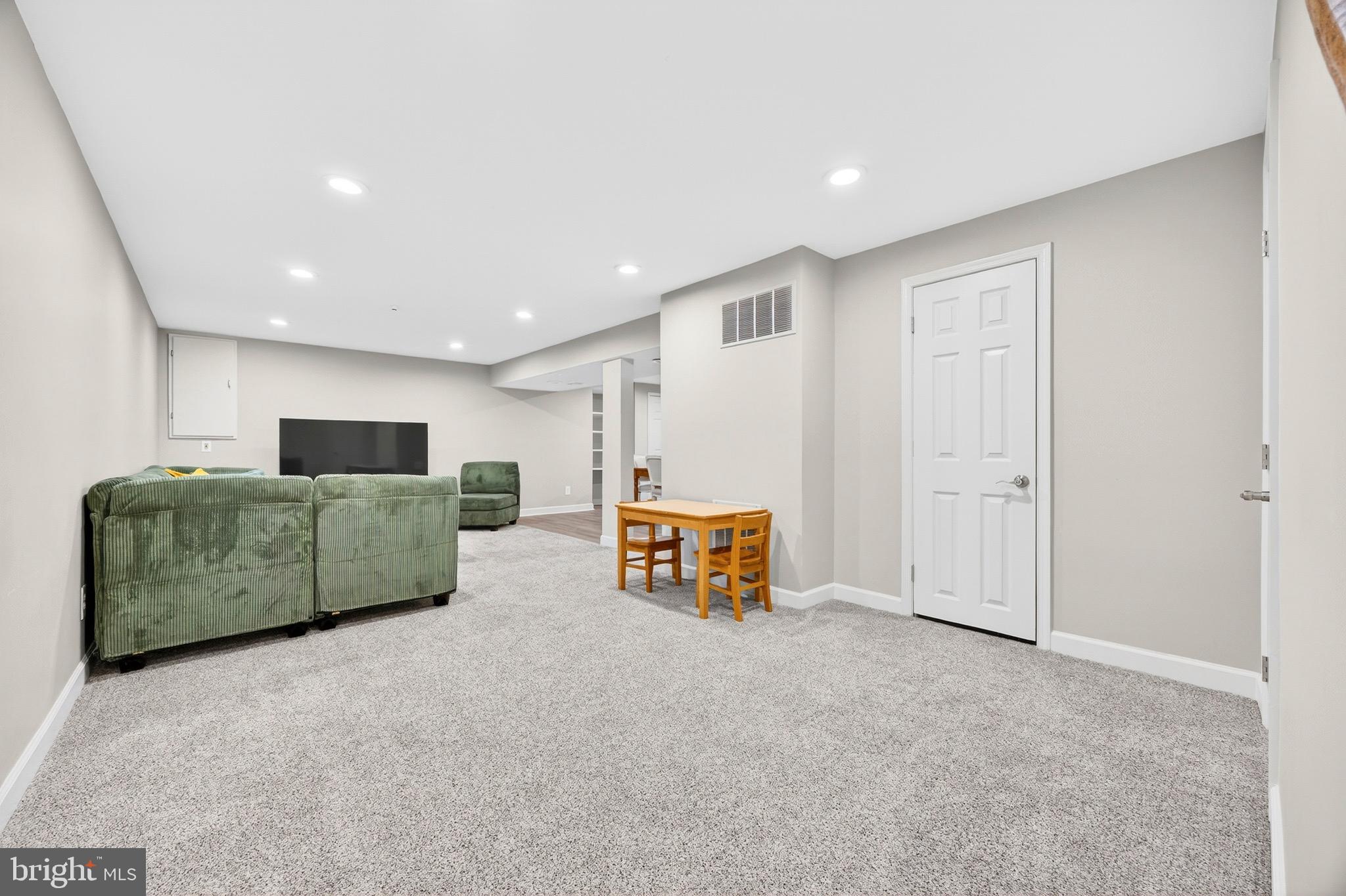 LONG REACH - Residential