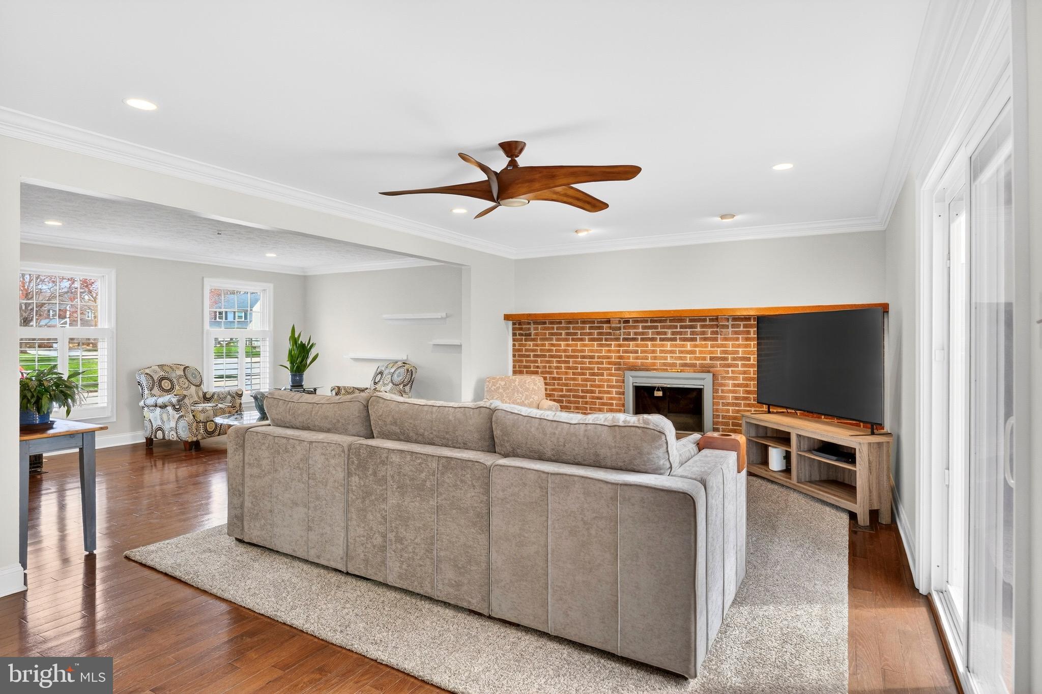 LONG REACH - Residential