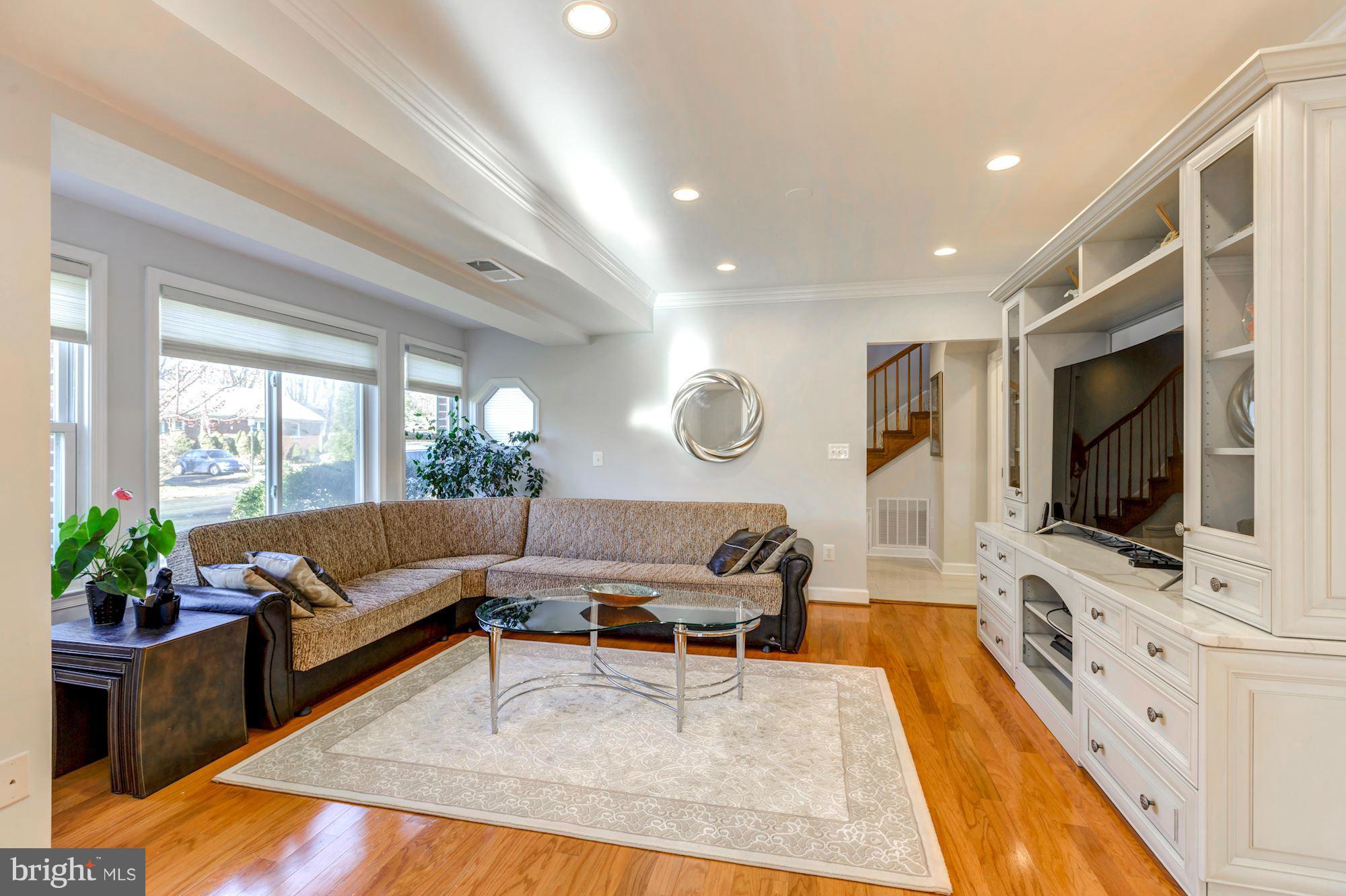 EAST VIENNA WOODS - Residential